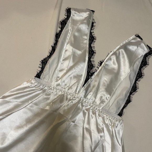 White silk nightgown Small - Picture 4 of 4